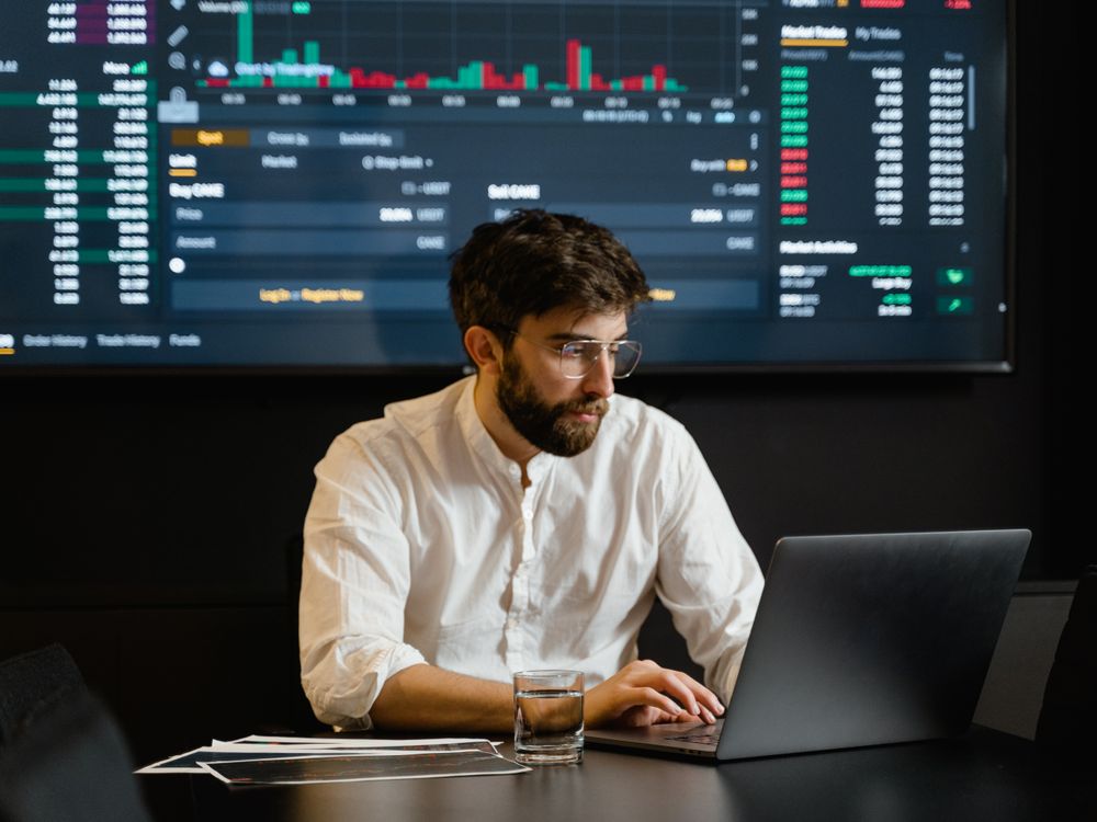 Dealers — money-market professionals at work